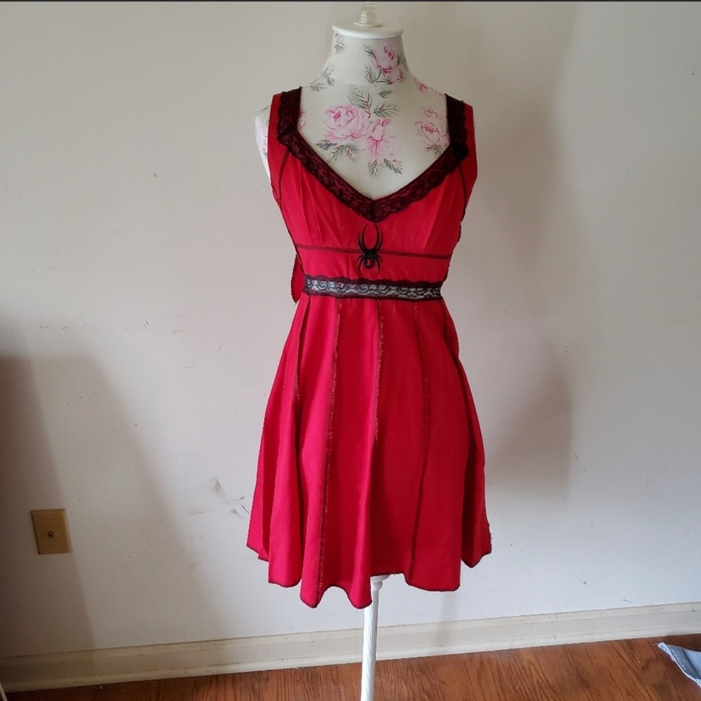 ISO SHRINE OF HOLLYWOOD DRESSES - Picture 2 of 3